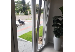 Portas Oscilobatente