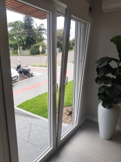 Janela Oscilo Batente